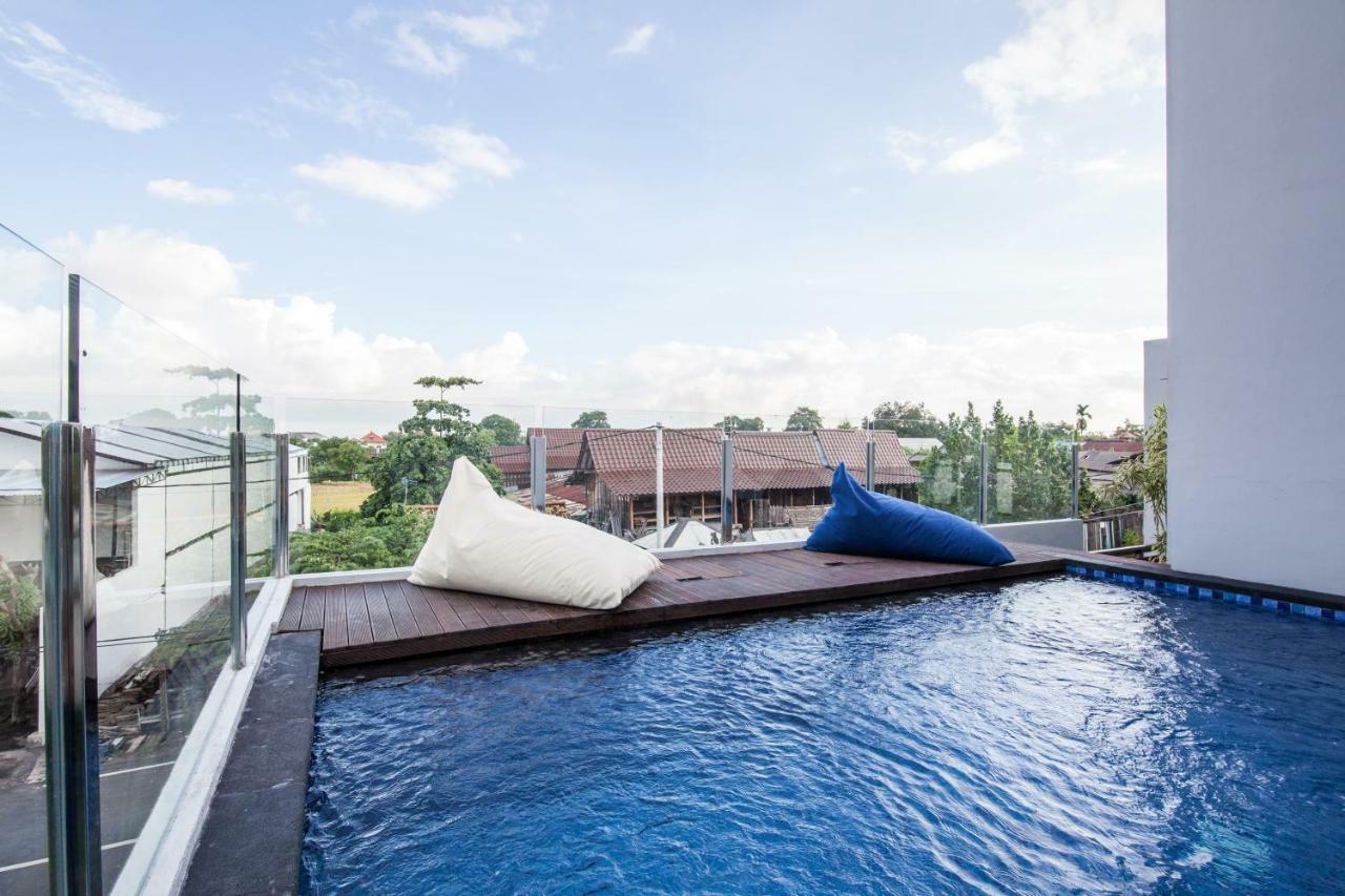 Eclipse Kerobokan Luaran gambar